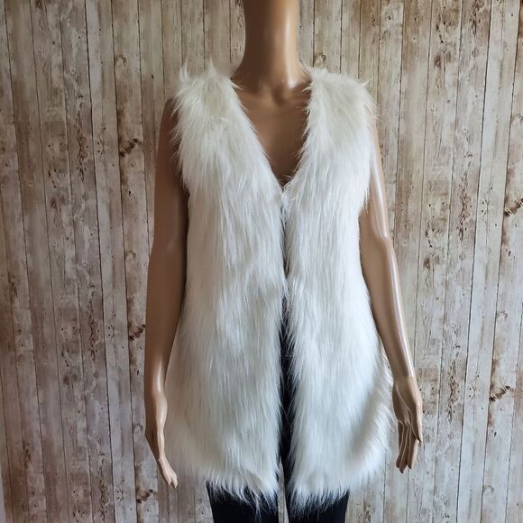 Faux fur vest - Picture 1 of 8
